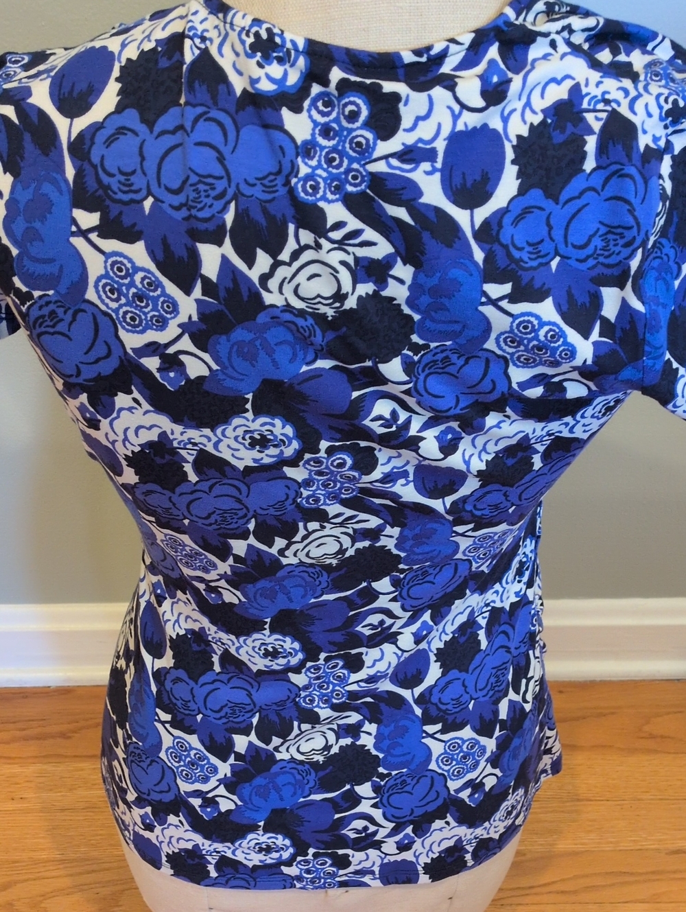 Boden Blue Floral V-Neck Short Sleeve Top W8(EU12) - Picture 4 of 11